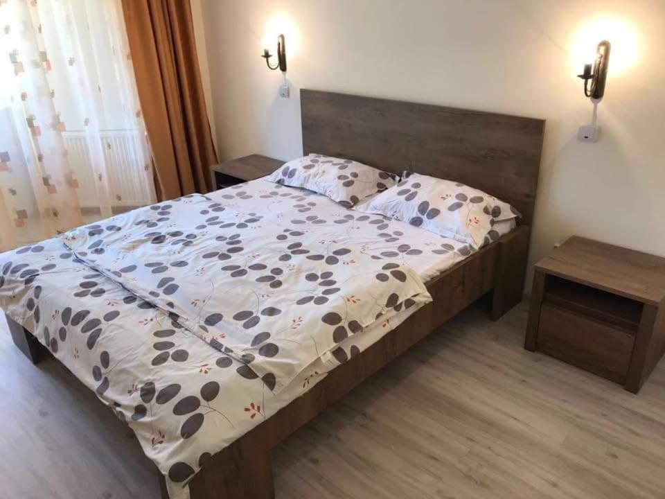 Pensiunea Paradis Băile Herculane Exteriör bild