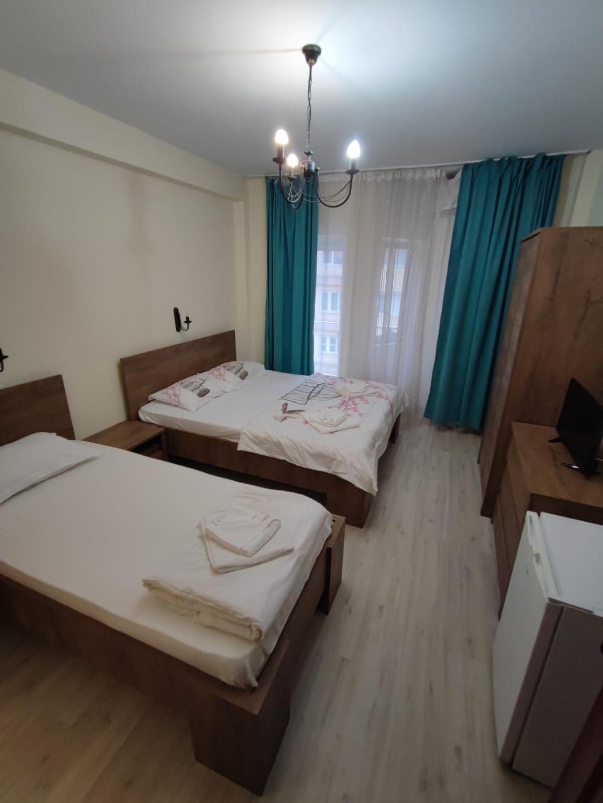 Pensiunea Paradis Băile Herculane Exteriör bild