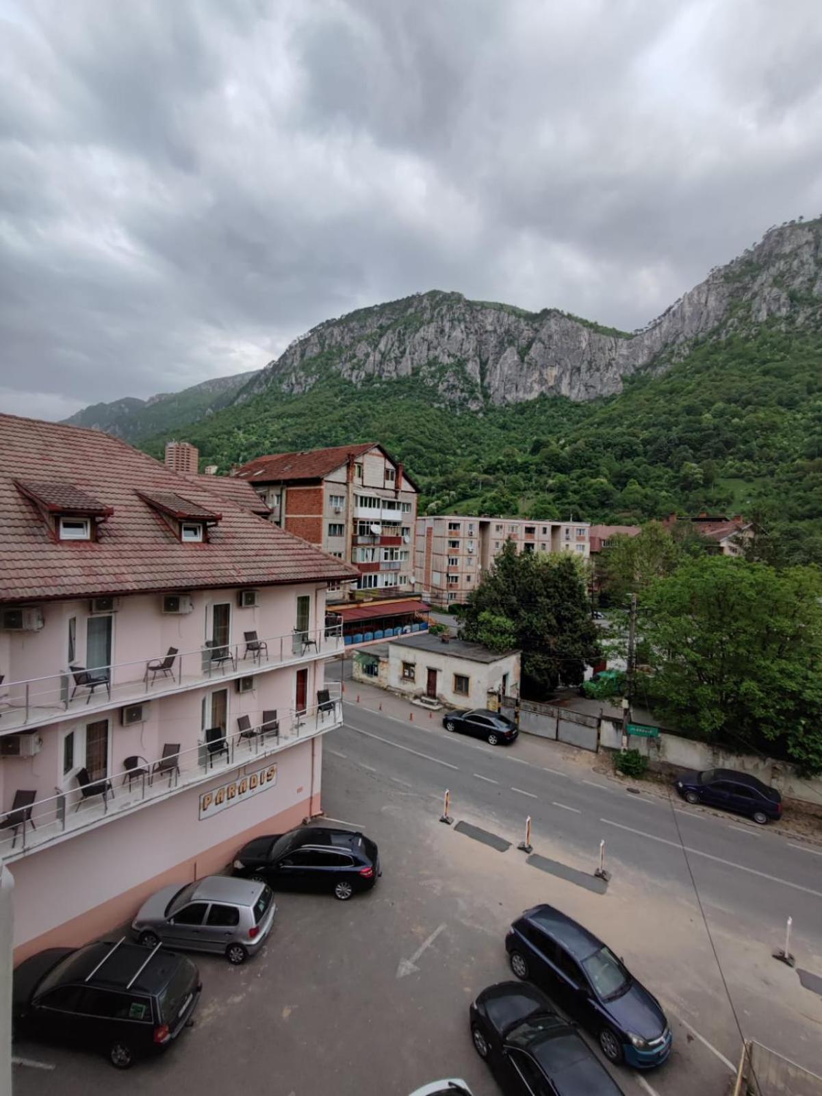 Pensiunea Paradis Băile Herculane Exteriör bild